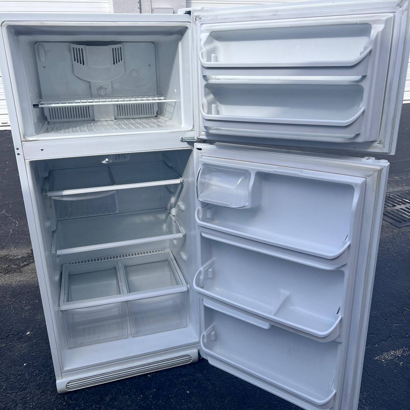 Frigidaire Top and Bottom Refrigerator Frigidaire Top and Bottom Refrigerator